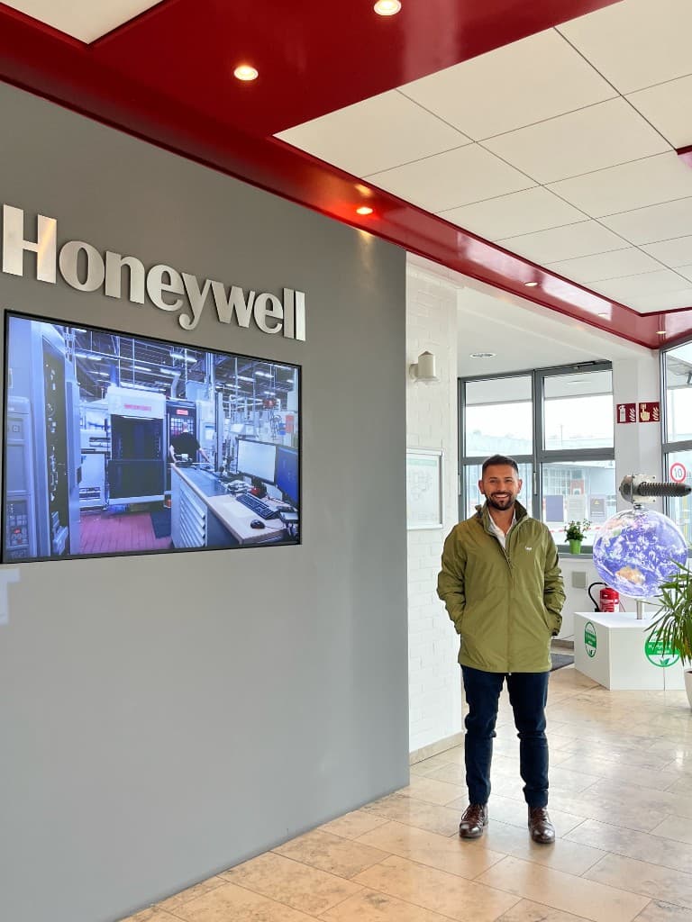 Visita técnica a la sede de Honeywell en Offenbach am Main, Alemania, durante la gira tecnológica de la Agencia de Sostenibilidad Energética